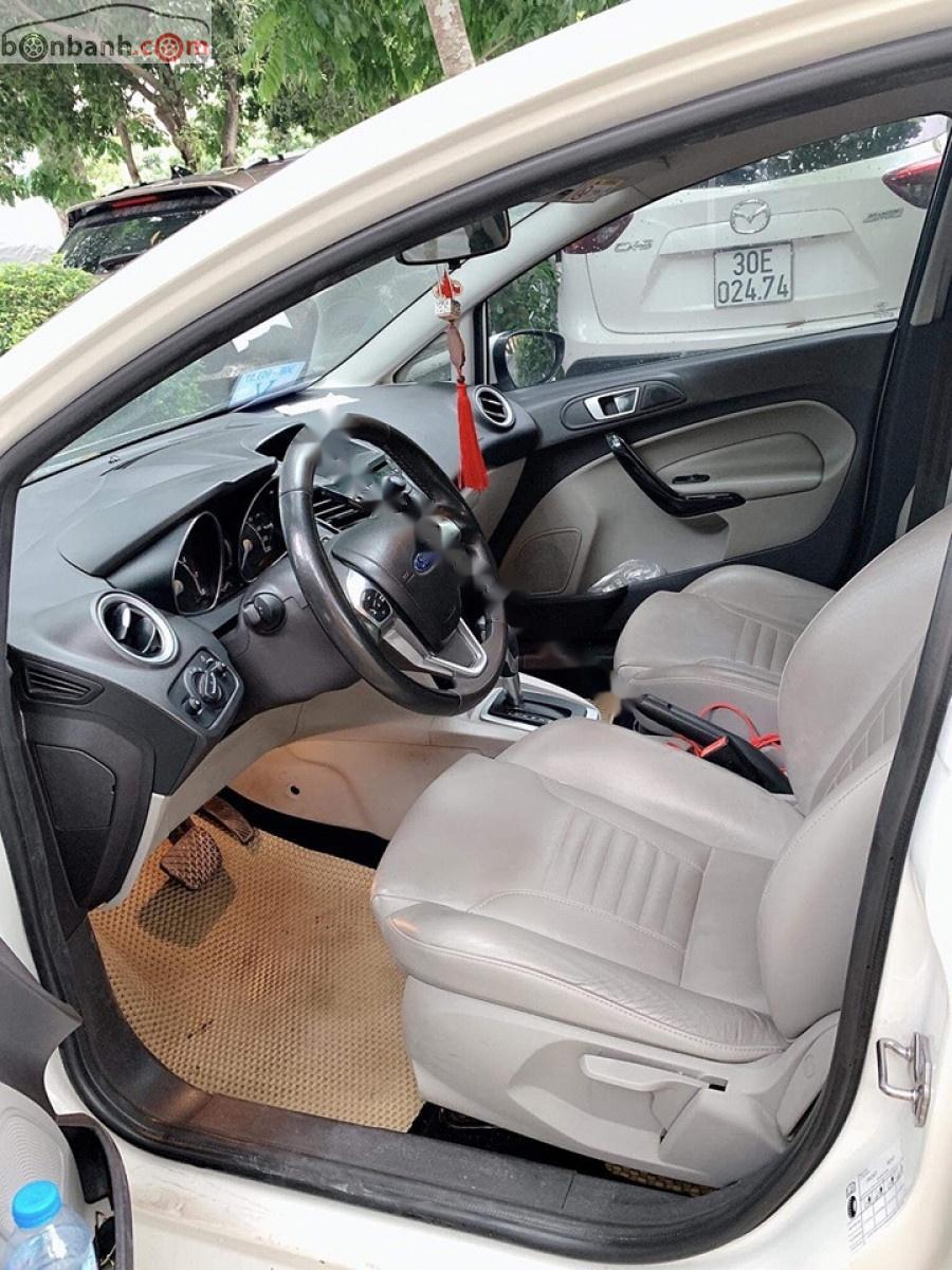 Ford Fiesta Titanium 1.5 AT 2016 - Bán Ford Fiesta Titanium 1.5AT sản xuất năm 2016, màu trắng, số tự động 