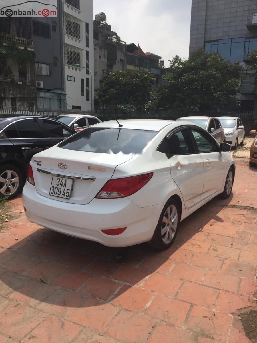 Hyundai Accent 2015 - Bán xe Hyundai Accent đời 2015, màu trắng, nhập khẩu