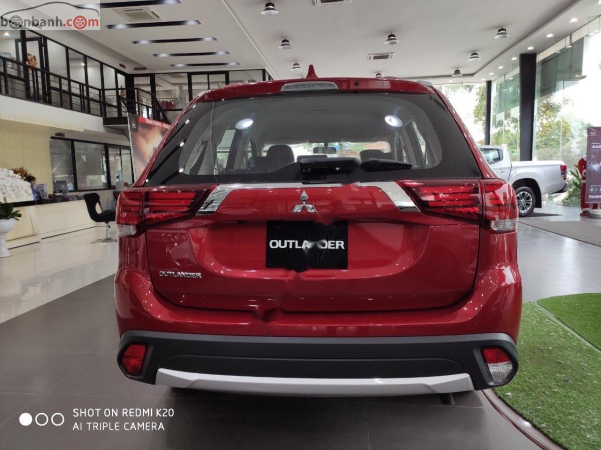 Mitsubishi Outlander   2019 - Bán xe Mitsubishi Outlander 2.0 Premium sản xuất năm 2019, màu đỏ