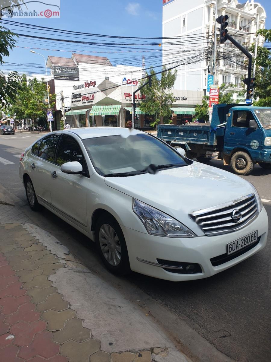 Nissan Teana   2010 - Cần bán Nissan Teana 2.0 AT năm 2010, màu trắng, nhập khẩu 