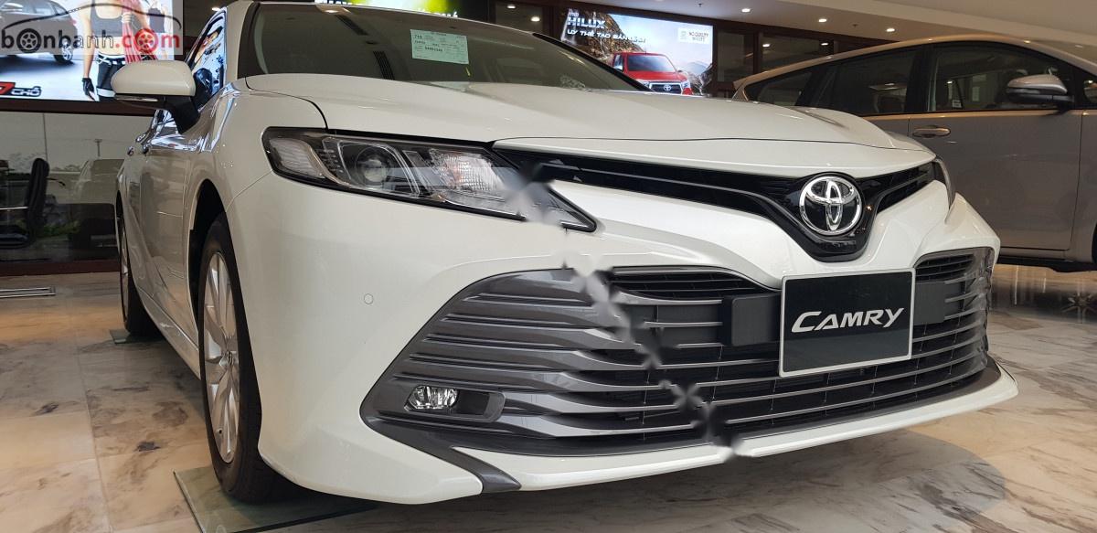 Toyota Camry 2019 - Bán Toyota Camry sản xuất năm 2019, màu trắng, xe nhập