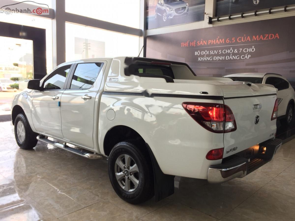 Mazda BT 50 2.2L 4x4 MT 2019 - Bán Mazda BT 50 2.2L 4x4 MT năm sản xuất 2019, màu trắng, xe nhập, giá 590tr