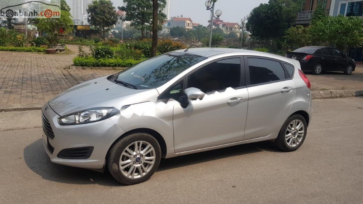 Ford Fiesta 2015 - Bán Ford Fiesta năm sản xuất 2015, màu bạc, giá 415tr