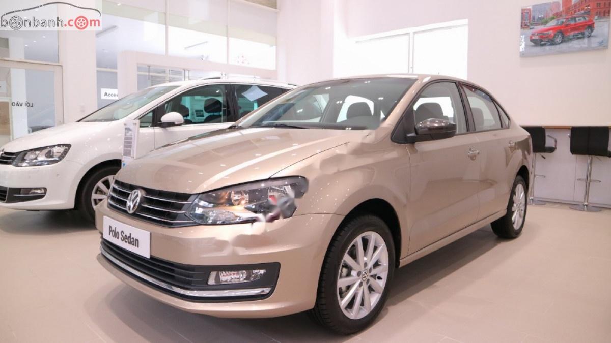 Volkswagen Polo 2017 - Bán xe Volkswagen Polo năm 2017, màu vàng, xe nhập, 699tr