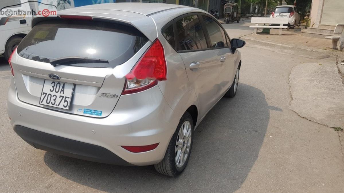 Ford Fiesta 2015 - Bán Ford Fiesta năm sản xuất 2015, màu bạc, giá 415tr