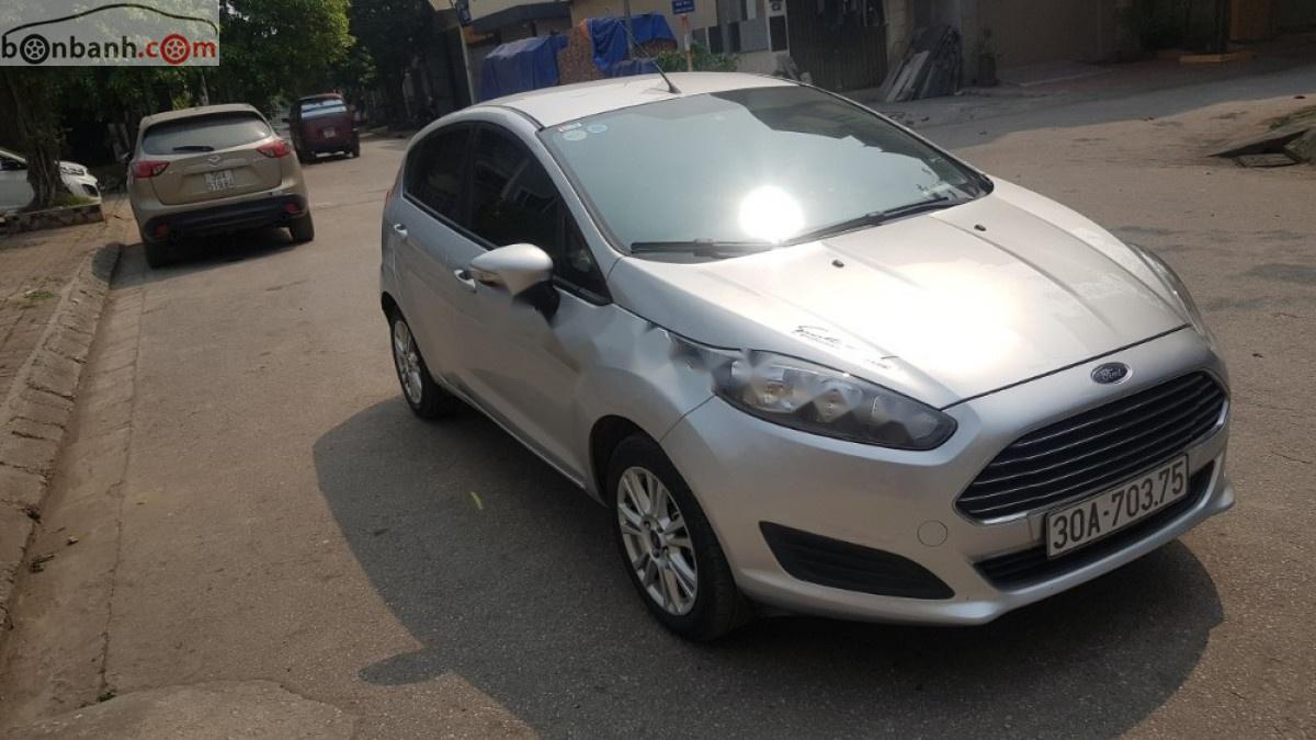 Ford Fiesta 2015 - Bán Ford Fiesta năm sản xuất 2015, màu bạc, giá 415tr