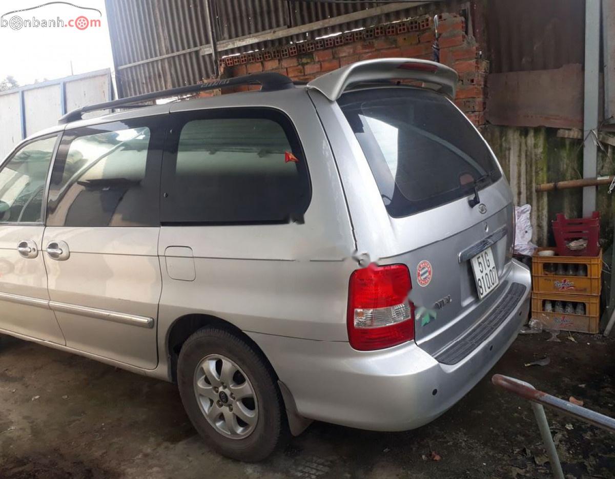 Kia Carnival GS 2.5 MT 2006 - Bán Kia Carnival GS 2.5 MT 2006, màu bạc xe gia đình