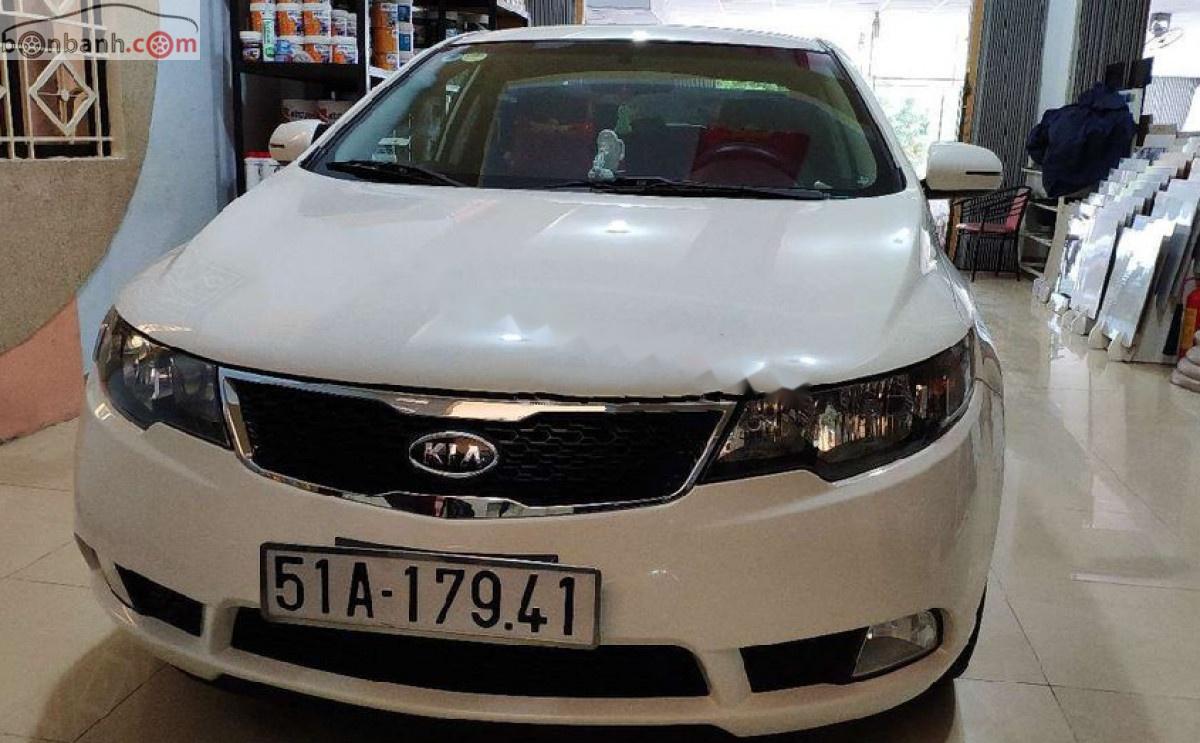 Kia Forte 2011 - Cần bán Kia Forte đời 2011, màu trắng, số sàn 