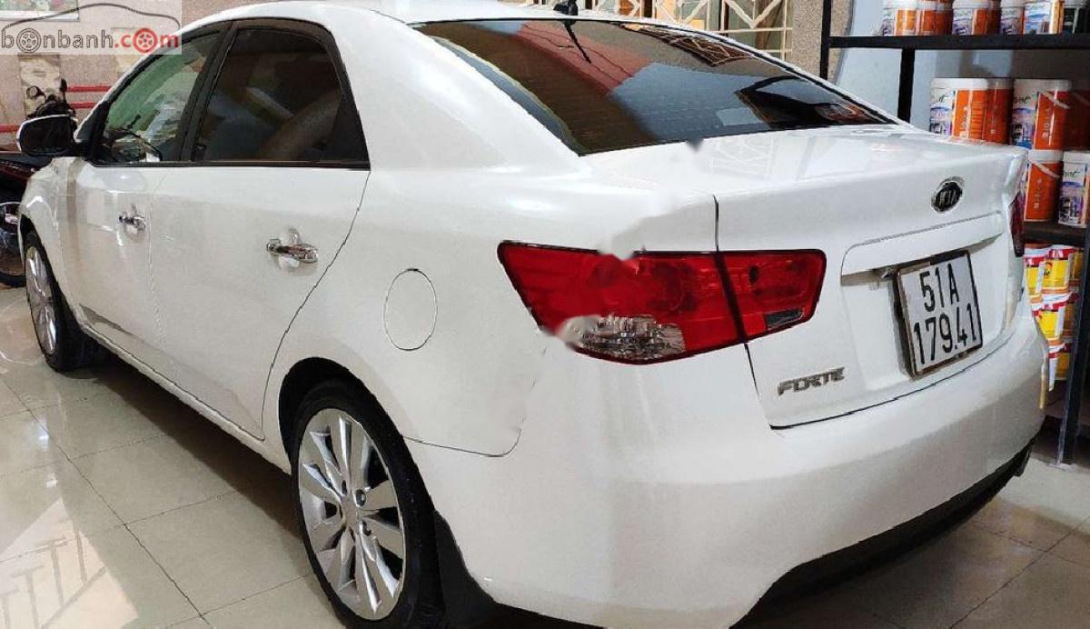 Kia Forte 2011 - Cần bán Kia Forte đời 2011, màu trắng, số sàn 