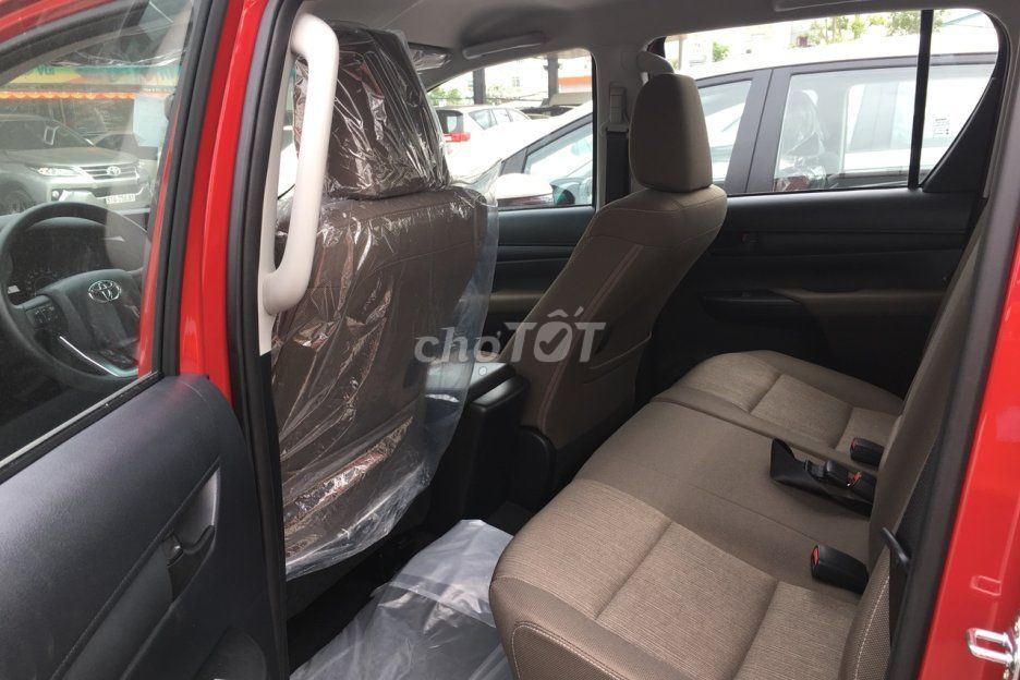 Toyota Hilux 2019 - Hilux số sàn 180tr nhận xe, chuyên viên bán hàng