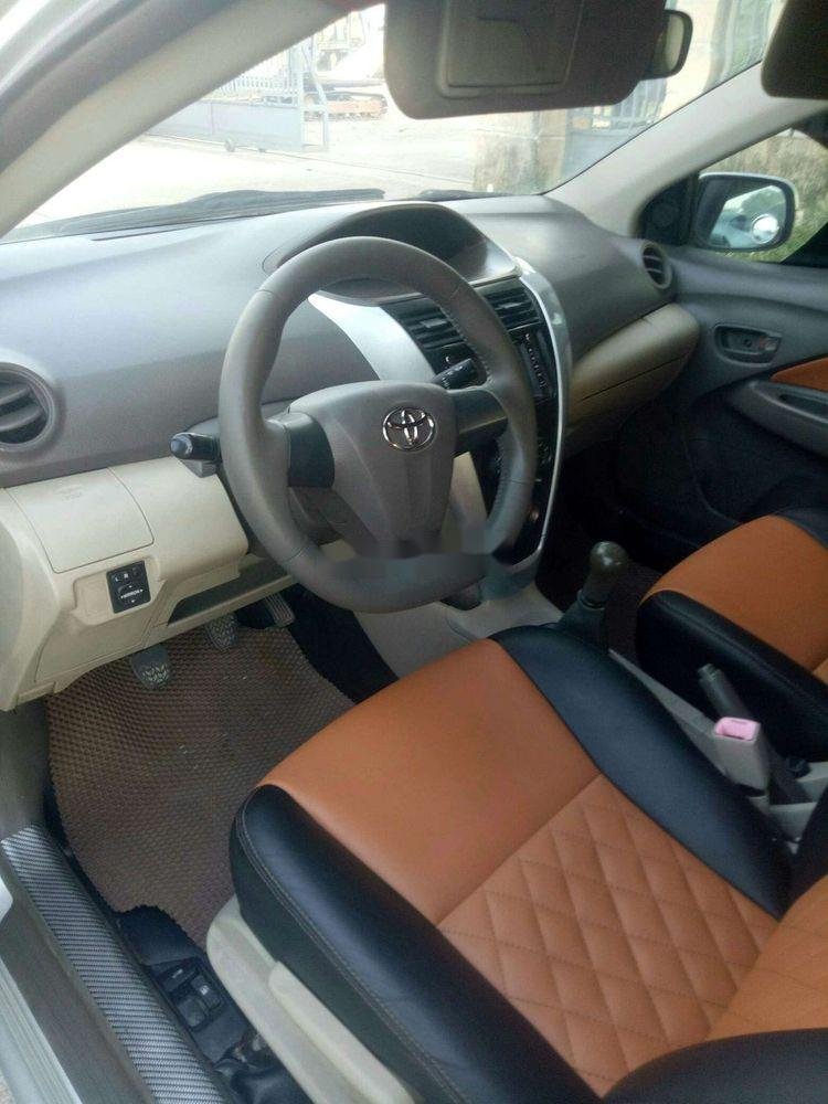 Toyota Vios 2010 - Bán xe Toyota Vios đời 2010, màu bạc chính chủ