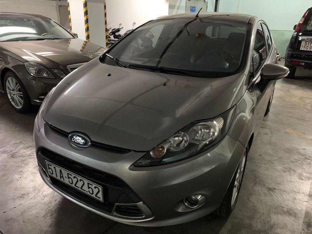 Ford Fiesta 2013 - Cần bán lại xe Ford Fiesta đời 2013, màu xám còn mới, giá 395tr