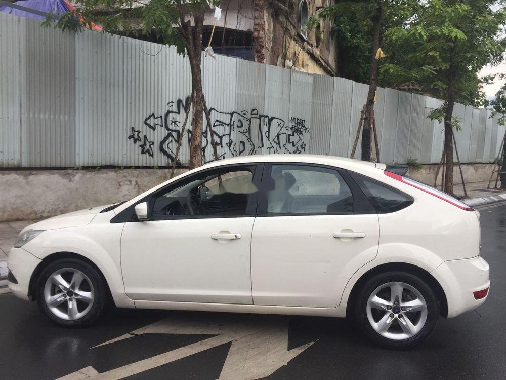 Ford Focus 2011 - Cần bán xe Ford Focus đời 2011, màu trắng chính chủ