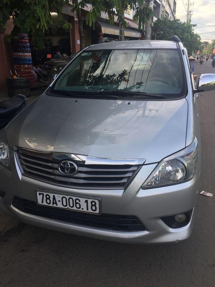 Toyota Innova MT 2012 - Bán Toyota Innova MT đời 2012, màu bạc, giá chỉ 445 triệu