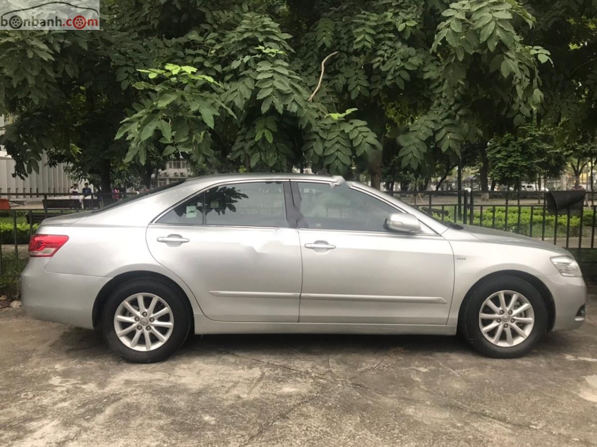 Toyota Camry 2.4G 2011 - Bán xe Toyota Camry 2.4G năm sản xuất 2011, màu bạc