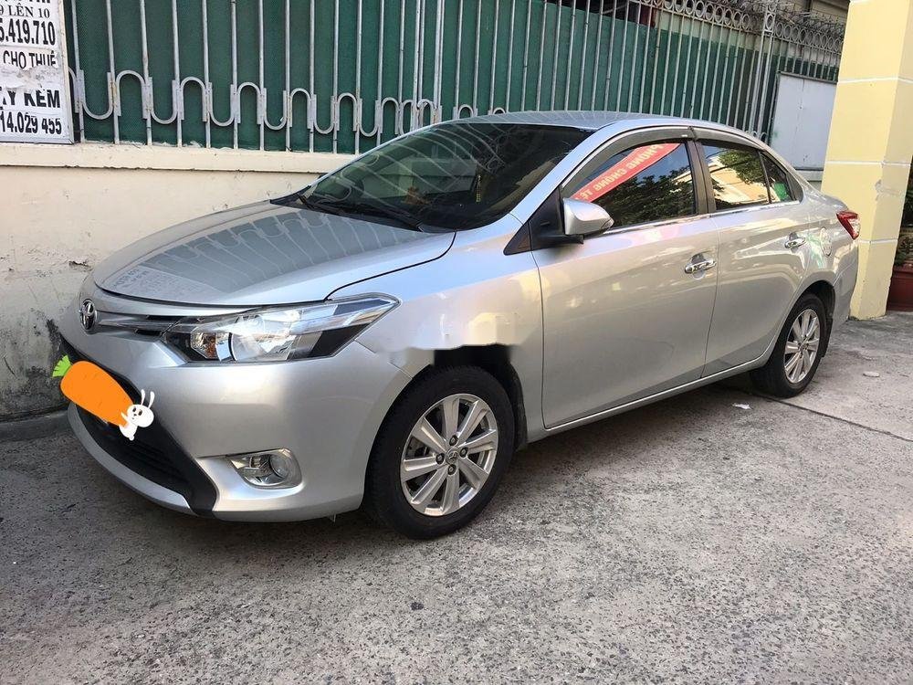 Toyota Vios 2017 - Bán xe Toyota Vios AT sản xuất năm 2017, màu bạc chính chủ