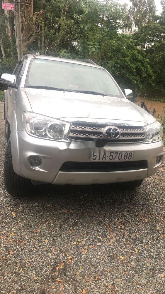 Toyota Fortuner   2010 - Bán Toyota Fortuner năm 2010, màu bạc số tự động, giá chỉ 590 triệu