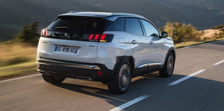 Peugeot 3008 2018 - Bán Peugeot 3008 sản xuất 2018, màu trắng xe gia đình