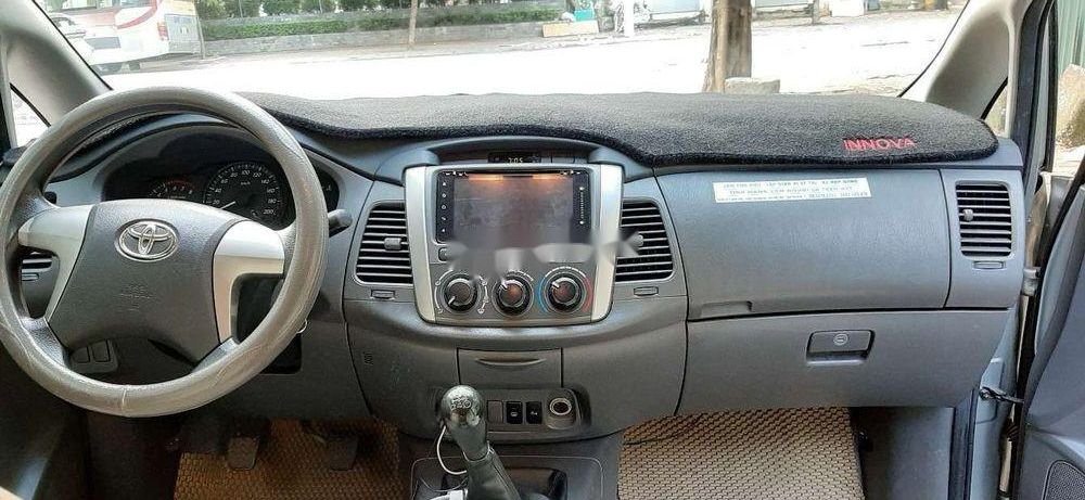 Toyota Innova 2013 - Bán Toyota Innova năm 2013, màu bạc, nhập khẩu