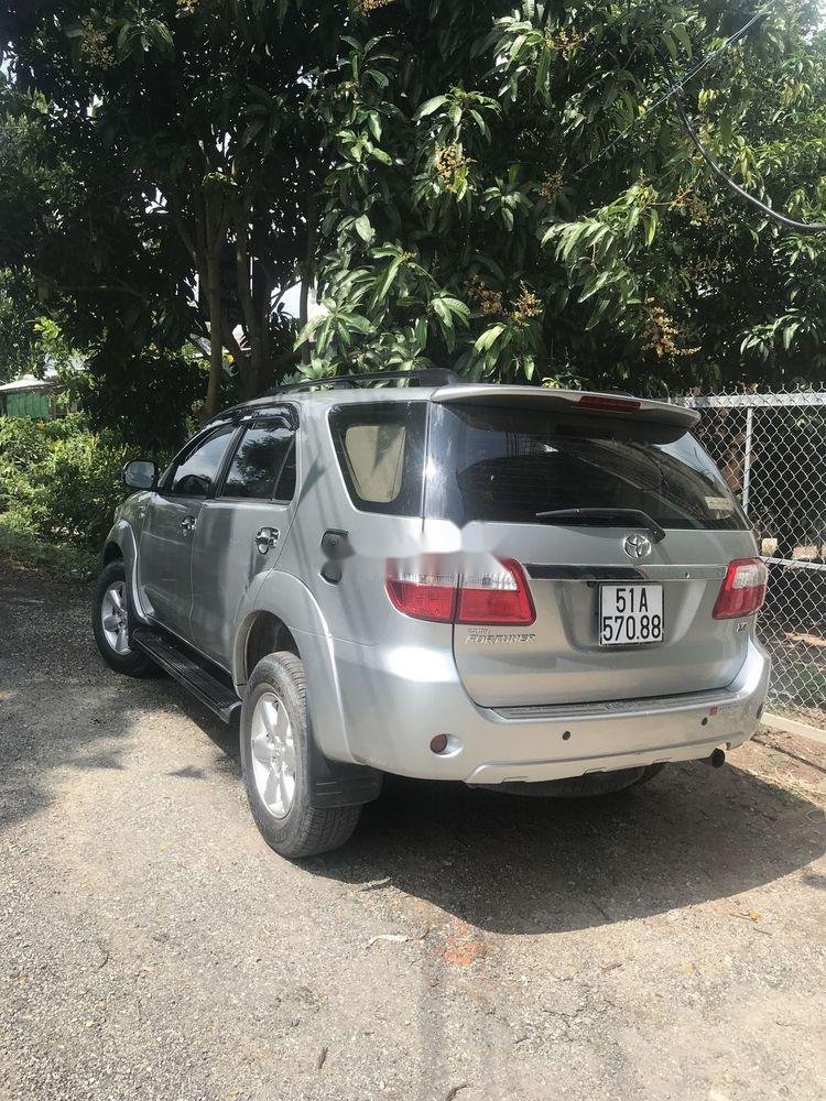 Toyota Fortuner   2010 - Bán Toyota Fortuner năm 2010, màu bạc số tự động, giá chỉ 590 triệu