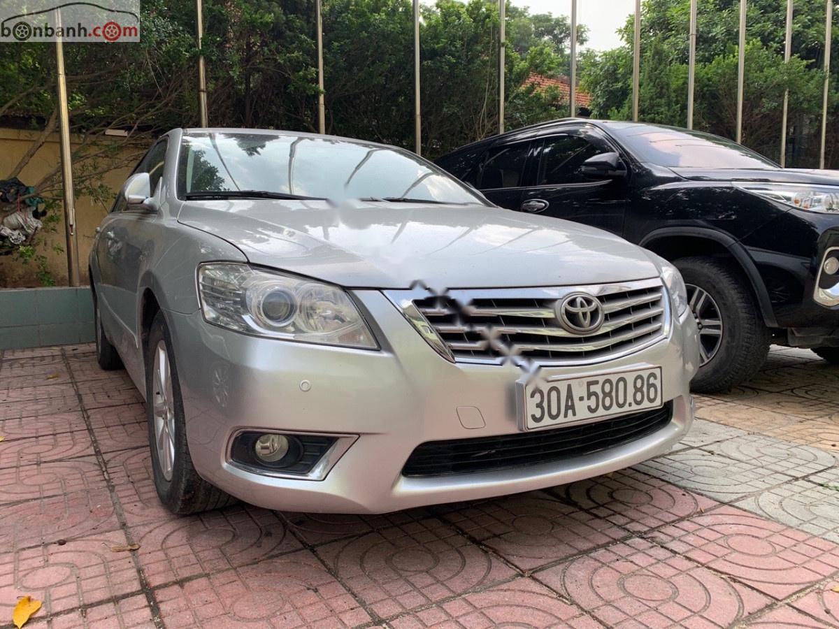 Toyota Camry 2.4G 2011 - Bán xe Toyota Camry 2.4G năm sản xuất 2011, màu bạc