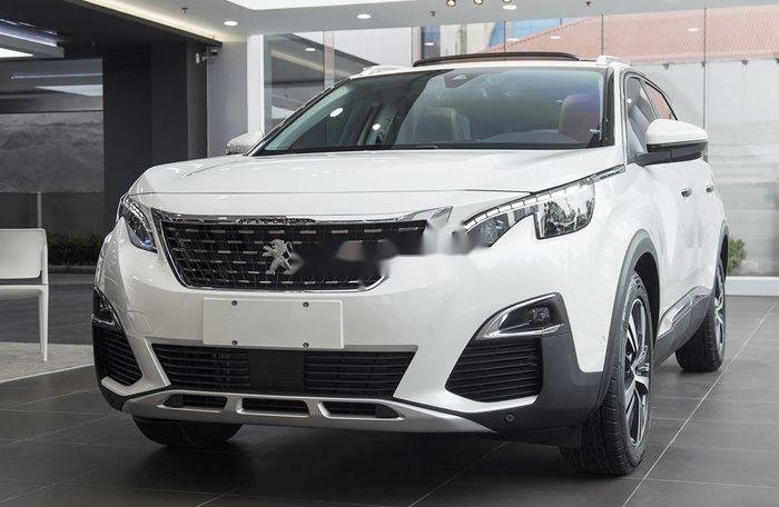 Peugeot 3008 2018 - Bán Peugeot 3008 sản xuất 2018, màu trắng xe gia đình