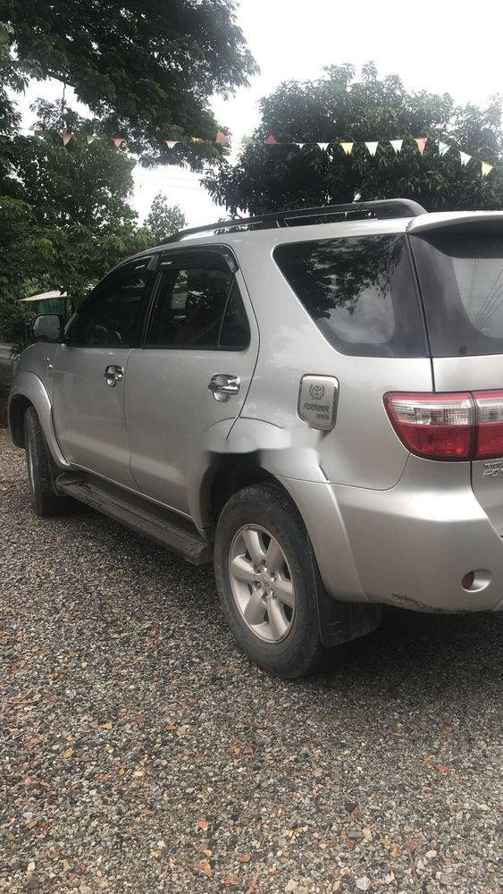 Toyota Fortuner   2010 - Bán Toyota Fortuner năm 2010, màu bạc số tự động, giá chỉ 590 triệu