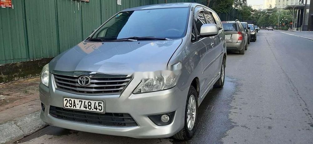 Toyota Innova 2013 - Bán Toyota Innova năm 2013, màu bạc, nhập khẩu