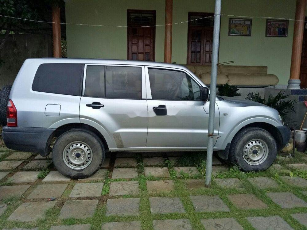 Mitsubishi Pajero 2004 - Cần bán gấp Mitsubishi Pajero sản xuất năm 2004, màu bạc, xe nhập