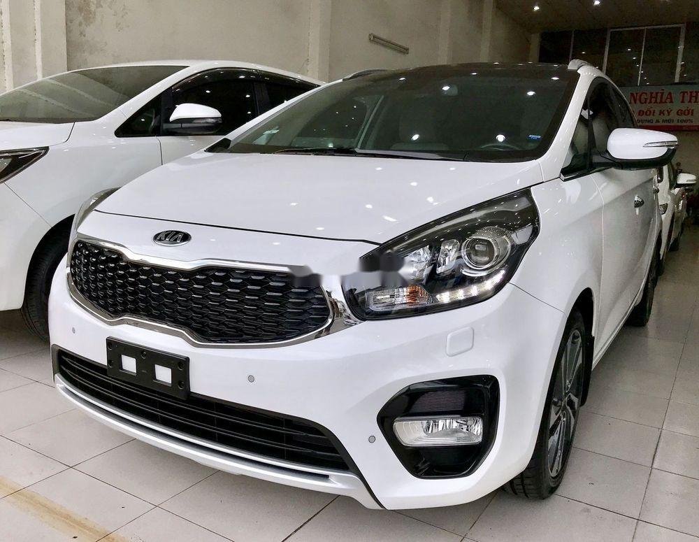 Kia Rondo 2017 - Cần bán lại xe Kia Rondo sản xuất năm 2017, màu trắng