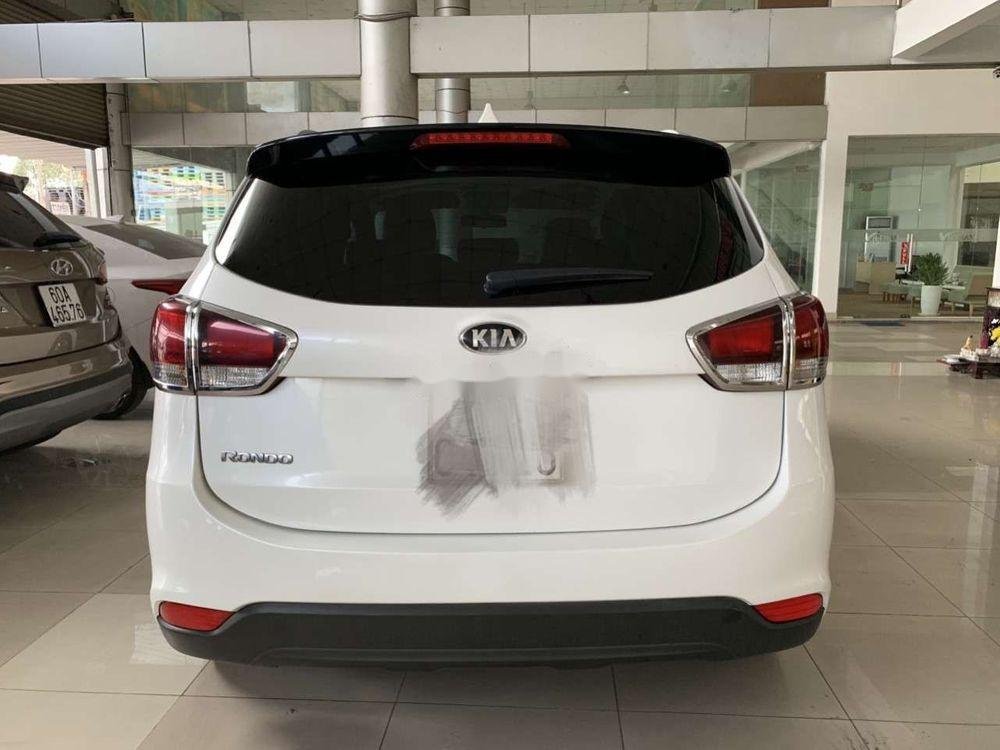 Kia Rondo 2017 - Cần bán Kia Rondo năm 2017, màu trắng số sàn