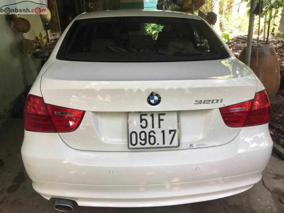 BMW 3 Series   2009 - Bán xe BMW 320i năm sản xuất 2009, màu trắng, nhập khẩu 