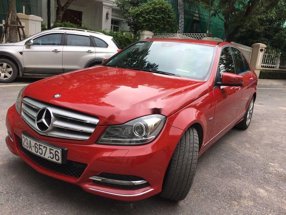 Mercedes-Benz C class 2012 - Cần bán xe Mercedes C200 sản xuất 2012, màu đỏ chính chủ, giá tốt