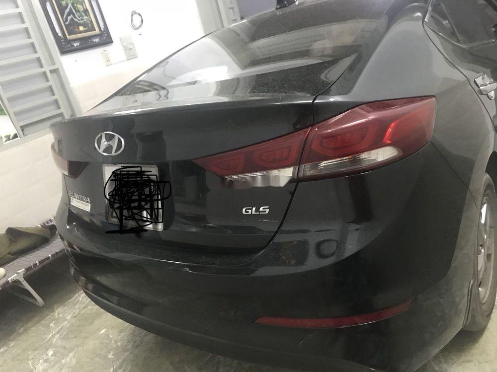 Hyundai Elantra 2017 - Bán Hyundai Elantra 1.6 MT năm 2017, màu đen, nhập khẩu nguyên chiếc