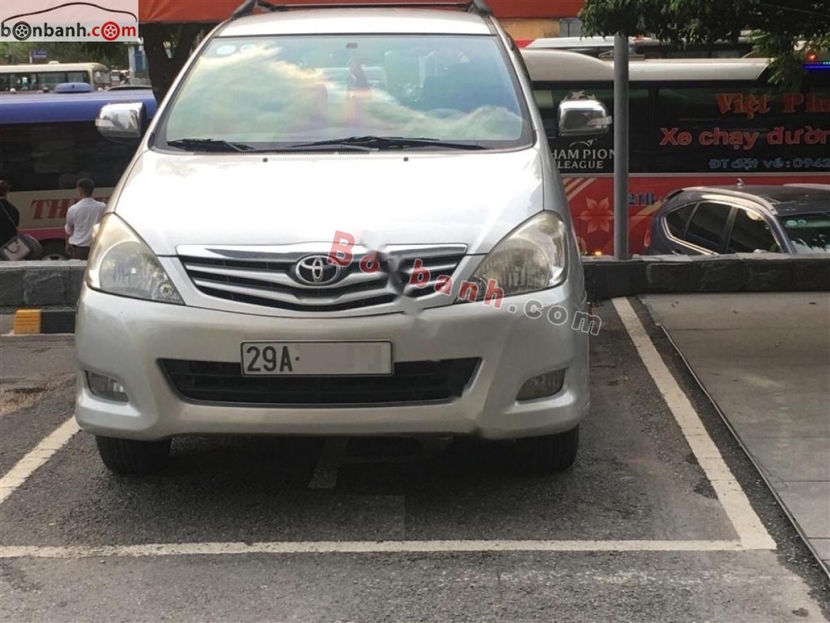 Toyota Innova 2010 - Cần bán xe Toyota Innova G đời 2010, màu bạc