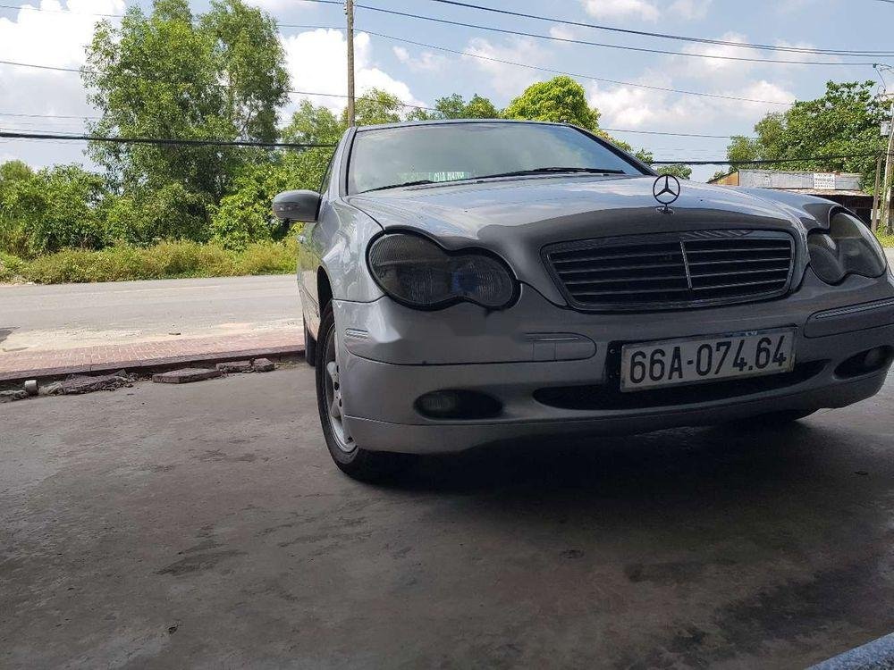 Mercedes-Benz C class 2002 - Bán Mercedes C200 sản xuất năm 2002, màu bạc, nhập khẩu nguyên chiếc, xe gia đình