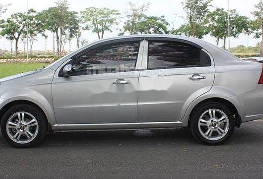 Chevrolet Aveo 2017 - Cần bán xe Chevrolet Aveo sản xuất năm 2017, màu bạc