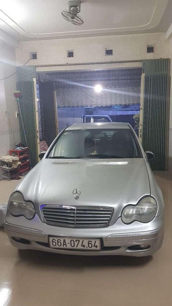 Mercedes-Benz C class 2002 - Bán Mercedes C200 sản xuất năm 2002, màu bạc, nhập khẩu nguyên chiếc, xe gia đình