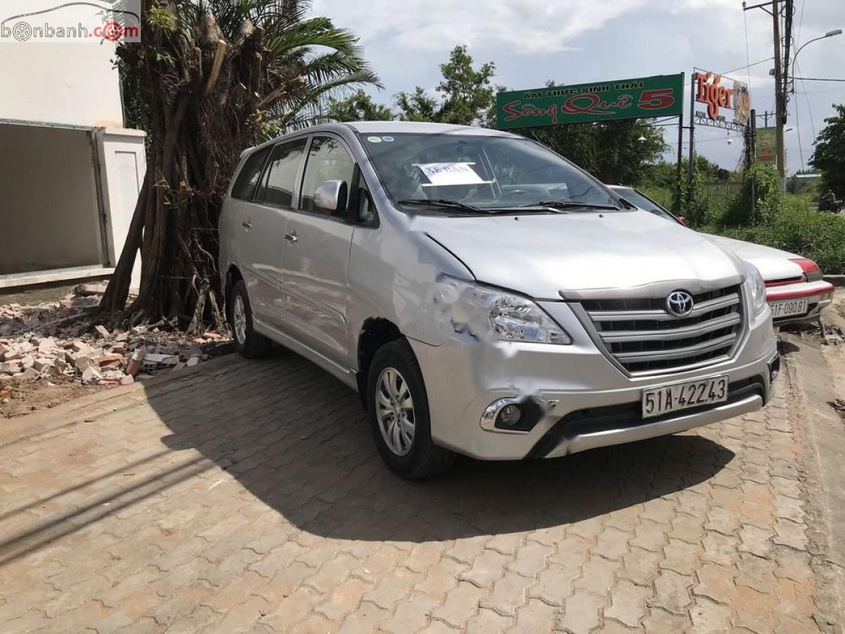 Toyota Innova 2012 - Cần bán Toyota Innova 2.0E năm sản xuất 2012, màu bạc, chính chủ