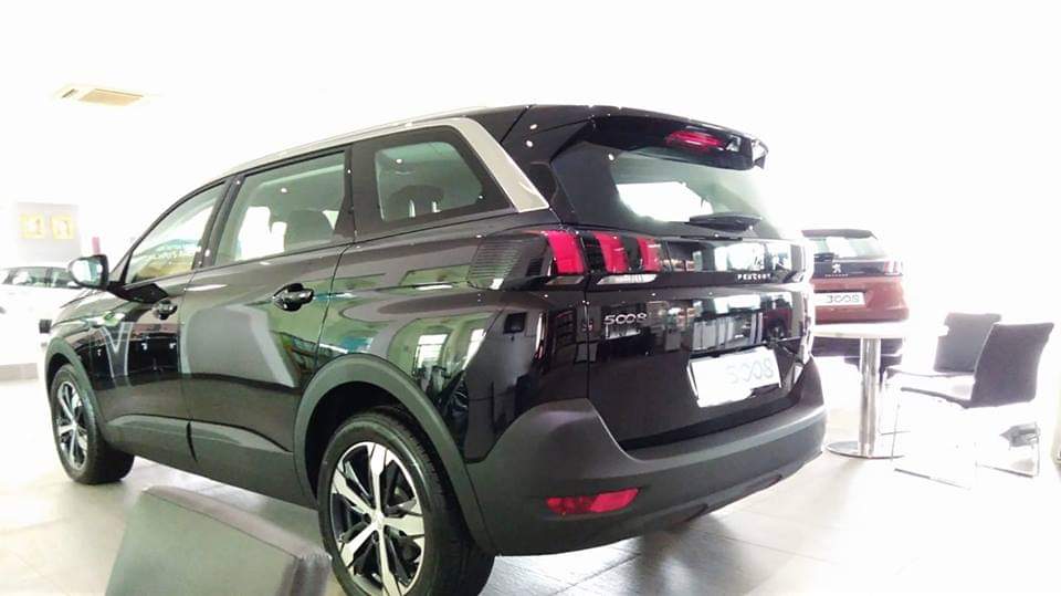 Peugeot 5008 2019 - Bán xe Peugeot 5008 đời 2019, màu đen