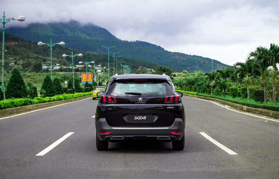 Peugeot 5008 2019 - Bán xe Peugeot 5008 đời 2019, màu đen