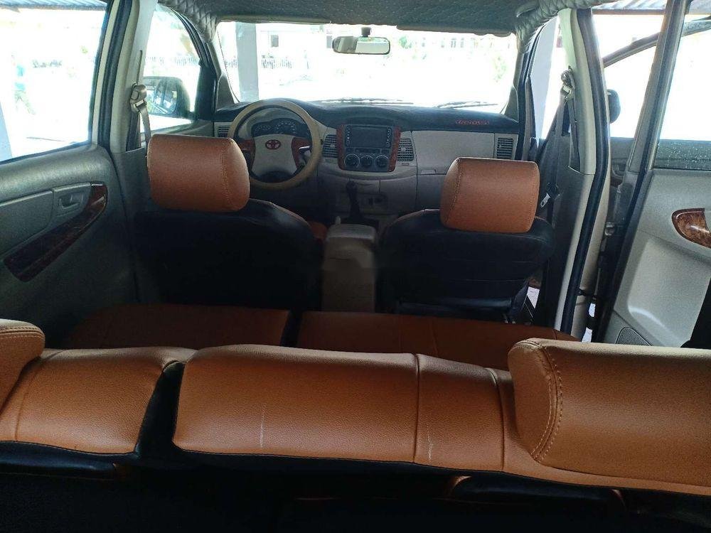 Toyota Innova 2013 - Cần bán gấp Toyota Innova sản xuất năm 2013, màu bạc, nhập khẩu chính chủ