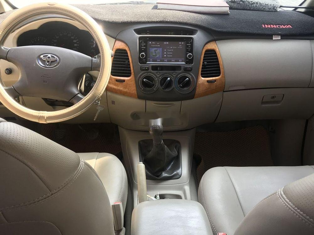 Toyota Innova 2010 - Bán xe Toyota Innova đời 2010, xe màu bạc