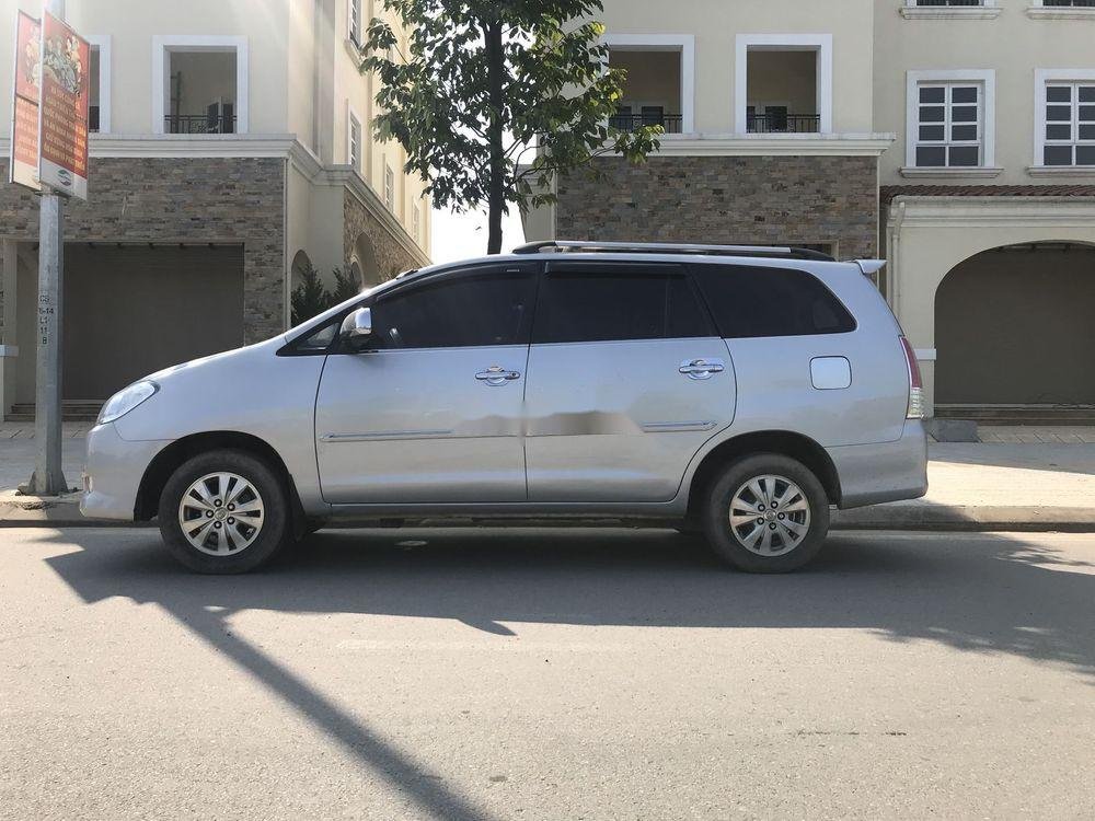 Toyota Innova 2010 - Bán xe Toyota Innova đời 2010, xe màu bạc