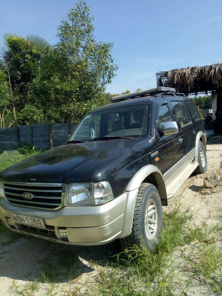 Ford Everest 2005 - Bán Ford Everest năm sản xuất 2005, màu đen số sàn, giá tốt