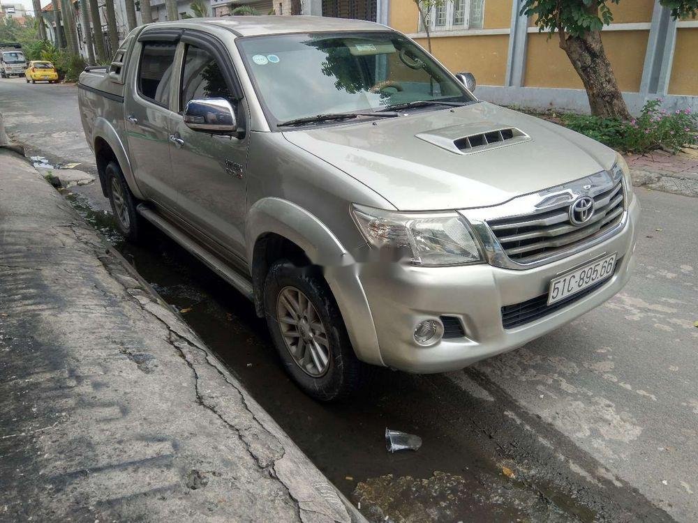 Toyota Hilux 2013 - Cần bán lại xe Toyota Hilux 3.0 (4x4) đời 2013, màu bạc, nhập khẩu Thái, chính chủ