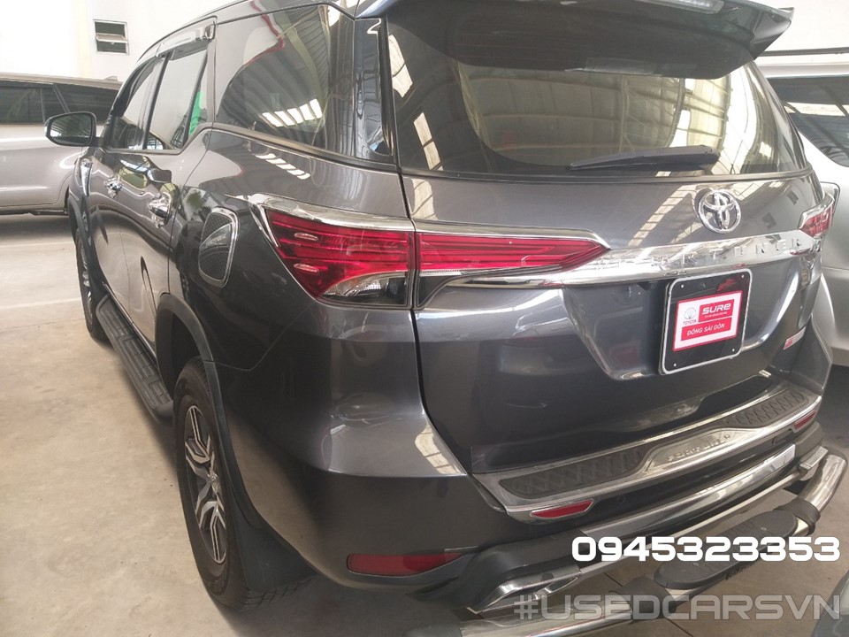 Toyota Fortuner V 4x2 2017 - Bán xe Toyota Fortuner V 4x2 2017, màu xám, nhập khẩu