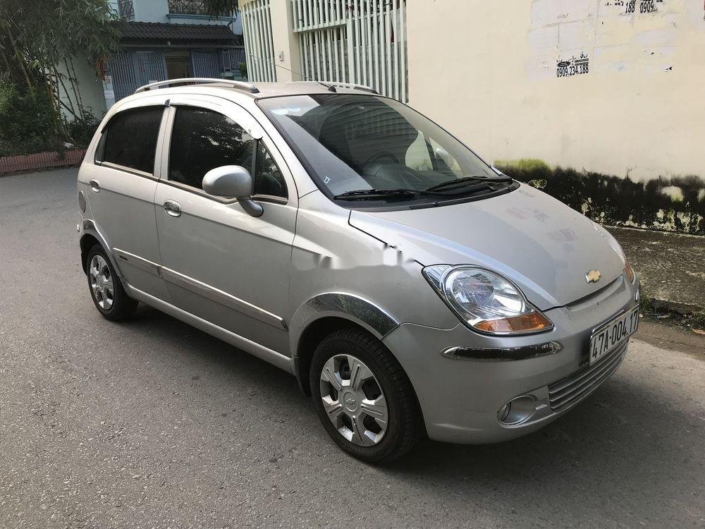 Chevrolet Spark 2011 - Cần bán Chevrolet Spark sản xuất năm 2011, màu bạc số tự động, giá 183tr