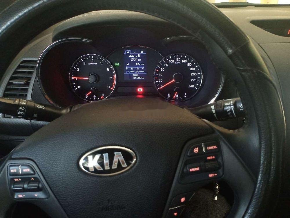 Kia K3 2015 - Cần bán lại xe Kia K3 sản xuất 2015, màu trắng chính chủ, giá tốt