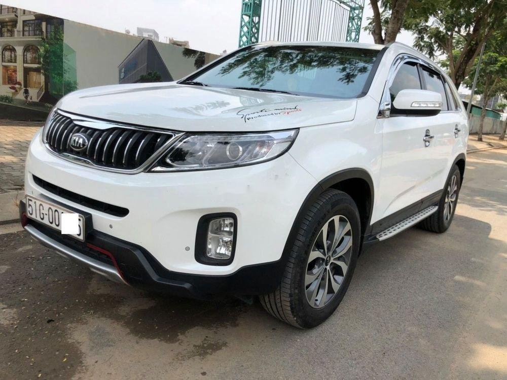 Kia Sorento 2017 - Cần bán lại xe Kia Sorento 2.4AT năm sản xuất 2017, màu trắng, giá tốt